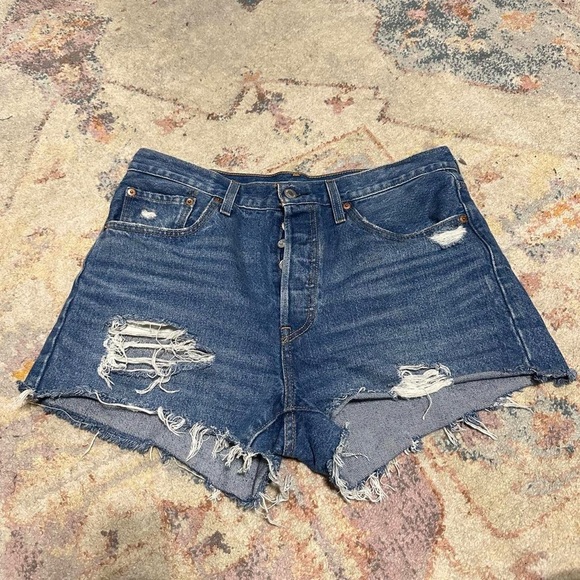 Levi’s dark wash high waisted 501 shorts size 31 - Picture 1 of 3